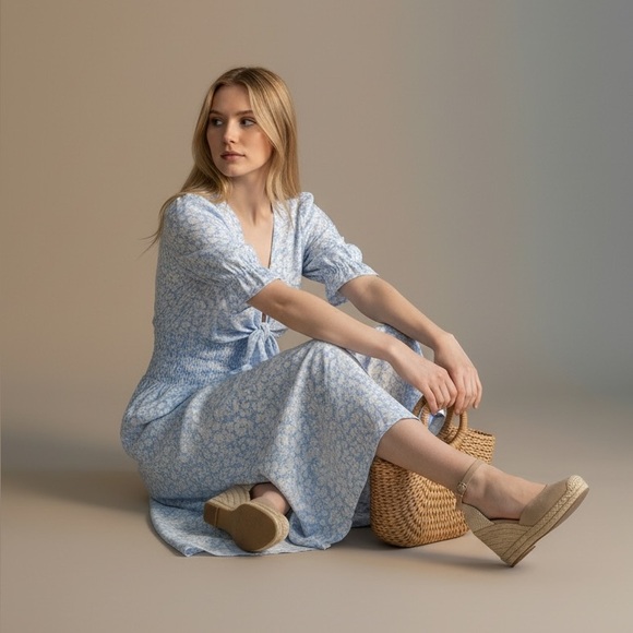 Lost + Wander Wander My Way Midi Dress S Blue White Floral Tie Front Smocked NWT - Picture 4 of 10